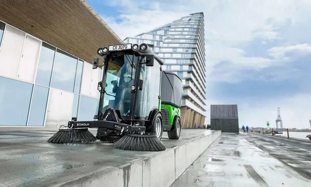 Egholm City Ranger 3070 redskabsbærer med feje-/sugeanlæg